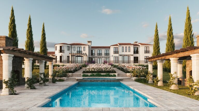 Luxury residence with a beautiful garden. Old Italian villa.